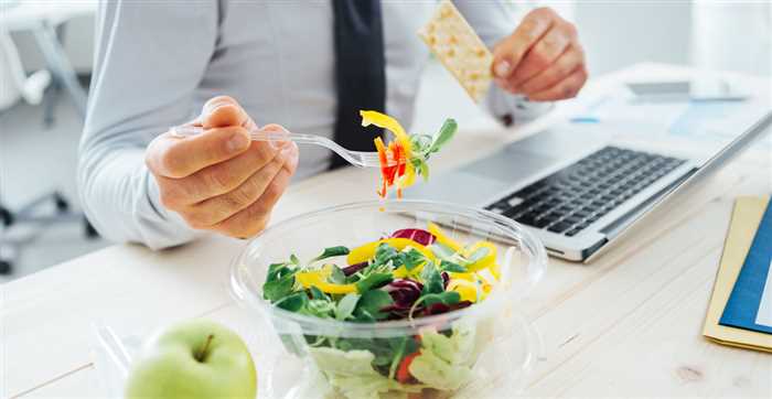نصائح ذهبية للحفاظ على أكل صحي في العمل